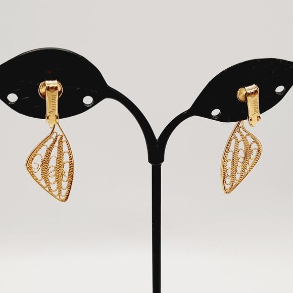 Vintage Crown Trifari Gold Tone Filigree Clip Earrings Dangle Drop Signed - Picture 7 of 11